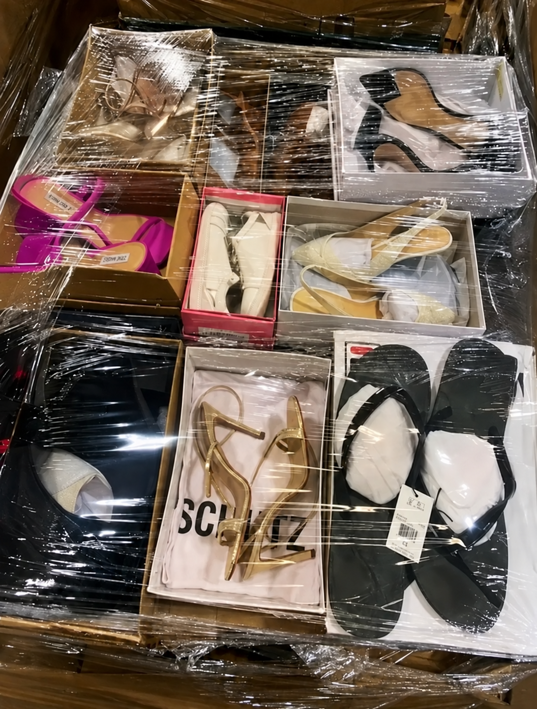 Assorted Shoe Pallet – 350 Pairs, Overstock, Wholesale Inventory — photo 1 of 1
